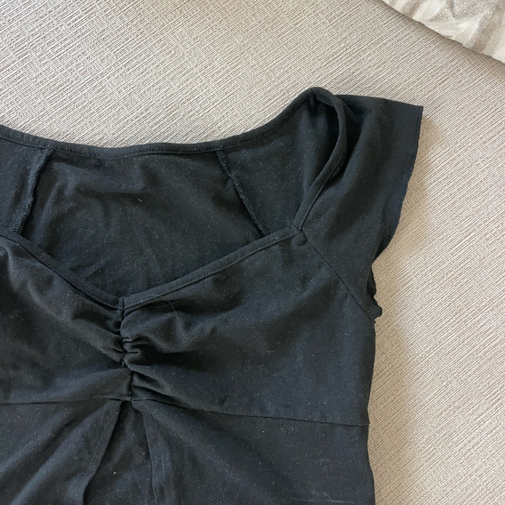 Black Rouch-Front Crop Top - Picture 2 of 4